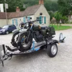 Absenk- und klappbarer Motorradanhänger für 2 Motorräder Cochet schwarz – Image 2